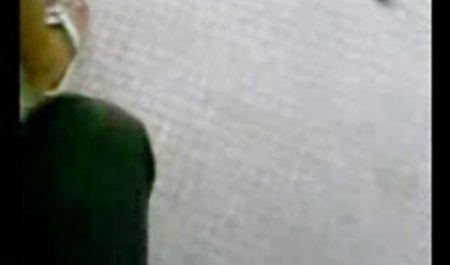 مادربزرگ عکس کیرکوس کون Busty نوه خود را گرفتار استمناء به پورن کرد