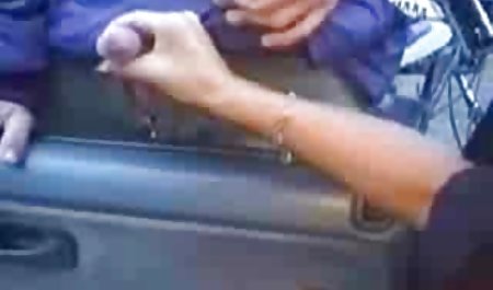 جوجه عکس های متحرک سکسی خارجی سکسی با یک کیر بزرگ بی عیب و نقص بازی می کند!