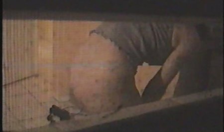 بلوند شلوار زرق و برق دار و کوس لیسیدن متحرک dildo شیطان او